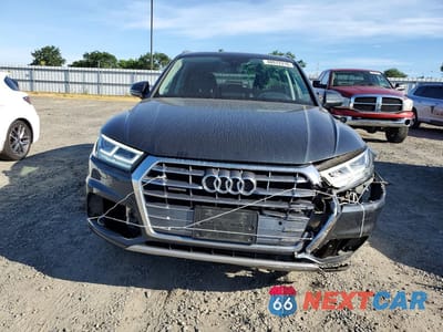 Piąte zdjęcie samochodu w środku: 2019 AUDI Q5 PREMIUM PLUS VIN:WA1BNAFY2K2129789 - miniatura
