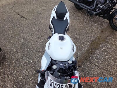 Piąte zdjęcie samochodu w środku: 2021 KAWASAKI ZX636 K VIN:JKBZXJH11MA008412 - miniatura