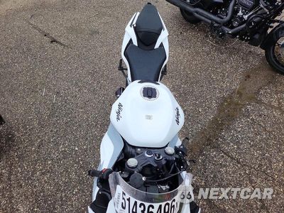 Piąte zdjęcie samochodu w środku: 2021 KAWASAKI ZX636 K VIN:JKBZXJH11MA008412 - miniatura