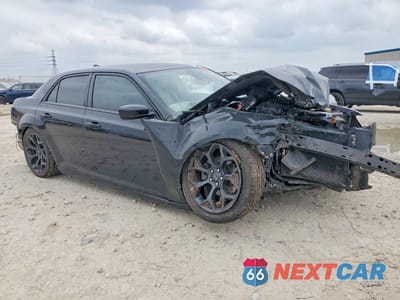 Czwarte zdjęcie samochodu z boku: 2019 CHRYSLER 300 S VIN:2C3CCABG9KH515165 - miniatura
