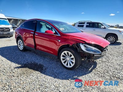 Czwarte zdjęcie samochodu z boku: 2018 TESLA MODEL X VIN:5YJXCBE27JF109344 - miniatura