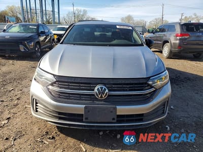 Piąte zdjęcie samochodu w środku: 2022 VOLKSWAGEN JETTA SPORT VIN:3VWBM7BU1NM018482 - miniatura
