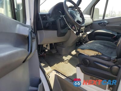 Zdjęcie 8 z 13 samochodu: 2014 MERCEDES BENZ SPRINTER 2500 VIN:WD3PE7DC9E5877703 - miniatura