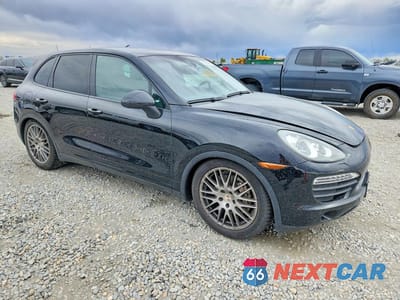 Czwarte zdjęcie samochodu z boku: 2012 PORSCHE CAYENNE S VIN:WP1AB2A26CLA51840 - miniatura