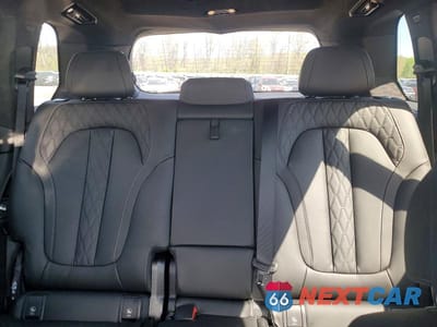 Zdjęcie 10 z 13 samochodu: 2026 BMW X7 M60I VIN:5UX33EM01T9075431 - miniatura