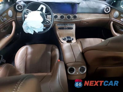 Zdjęcie 8 z 13 samochodu: 2020 MERCEDES-BENZ E 350 4MATIC VIN:W1KZF8EB8LA829644 - miniatura