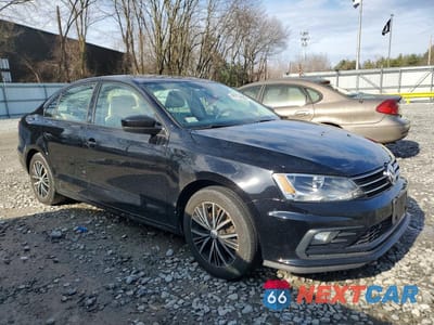 Czwarte zdjęcie samochodu z boku: 2018 VOLKSWAGEN JETTA SE VIN:3VWDB7AJ6JM236045 - miniatura