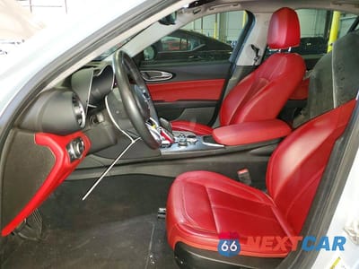 Zdjęcie 7 z 13 samochodu: 2021 ALFA ROMEO GIULIA SPORT VIN:ZARFAMANXM7649140 - miniatura