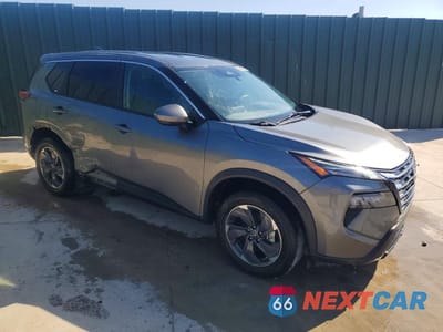 Czwarte zdjęcie samochodu z boku: 2025 NISSAN ROGUE SV VIN:5N1BT3BA6SC831944 - miniatura
