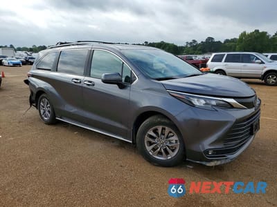 Czwarte zdjęcie samochodu z boku: 2025 TOYOTA SIENNA XLE 8-PASSENGER VIN:5TDYRKEC1SS257109 - miniatura