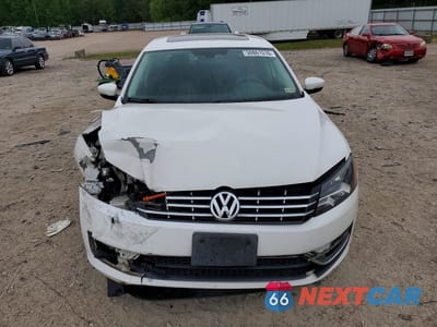 Piąte zdjęcie samochodu w środku: 2013 VOLKSWAGEN PASSAT SEL VIN:1VWCP7A37DC041947 - miniatura