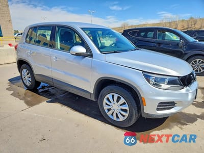 Czwarte zdjęcie samochodu z boku: 2014 VOLKSWAGEN TIGUAN S VIN:WVGCV3AX0EW560516 - miniatura