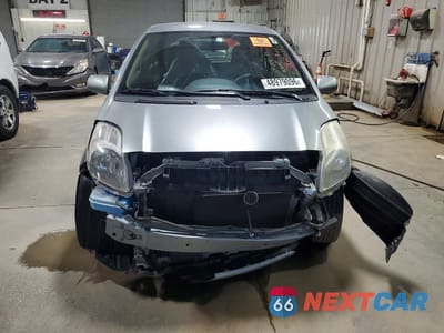 Piąte zdjęcie samochodu w środku: 2010 TOYOTA YARIS BASE VIN:JTDJT4K35A5322499 - miniatura