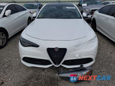 Zdjęcie 12 z 13 samochodu: 2019 ALFA ROMEO GIULIA TI VIN:ZARFAMBNXK7600497 - miniatura
