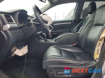 Zdjęcie 7 z 14 samochodu: 2016 TOYOTA HIGHLANDER XLE VIN:5TDJKRFH0GS263340 - miniatura