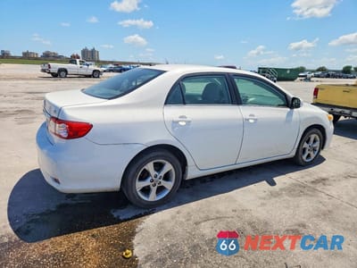 Trzecie zdjęcie samochodu z tyłu: 2013 TOYOTA COROLLA VIN:5YFBU4EE7DP114100 - miniatura