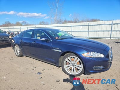 Czwarte zdjęcie samochodu z boku: 2013 JAGUAR XJ VIN:SAJWJ1CD7D8V47268 - miniatura