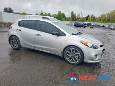 Czwarte zdjęcie samochodu z boku: 2015 KIA FORTE SX VIN:KNAFZ5A36F5285902 - miniatura