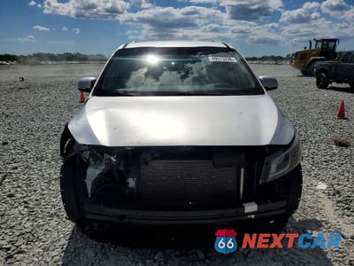 Piąte zdjęcie samochodu w środku: 2016 KIA SEDONA LX VIN:KNDMB5C12G6103280 - miniatura