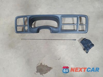 Zdjęcie 12 z 13 samochodu: 2002 GMC NEW SIERRA K1500 VIN:2GTEK19V521340286 - miniatura