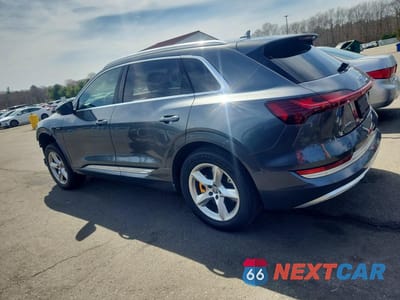 Drugie zdjęcie samochodu z przodu: 2019 AUDI E-TRON PRESTIGE VIN:WA1VAAGE3KB006838 - miniatura