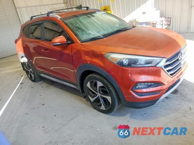 Czwarte zdjęcie samochodu z boku: 2017 HYUNDAI TUCSON SPORT VIN:KM8J3CA2XHU408566 - miniatura