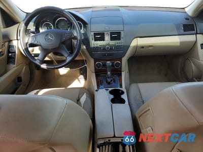 Zdjęcie 8 z 12 samochodu: 2011 MERCEDES-BENZ C 300 VIN:WDDGF5EB0BA508217 - miniatura