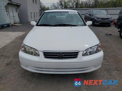Piąte zdjęcie samochodu w środku: 2001 TOYOTA CAMRY CE VIN:4T1BG22K91U766023 - miniatura