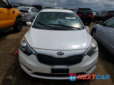 Piąte zdjęcie samochodu w środku: 2015 KIA FORTE LX VIN:KNAFX4A66F5311523 - miniatura