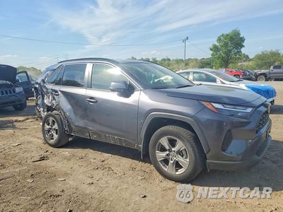 Czwarte zdjęcie samochodu z boku: 2025 TOYOTA RAV4 HYBRID XLE VIN:JTMRWRFV0SJ063061 - miniatura