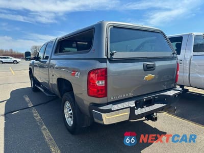 Trzecie zdjęcie samochodu z tyłu: 2009 CHEVROLET SILVERADO K2500 HEAVY DUTY LTZ VIN:1GCHK63669F139821 - miniatura