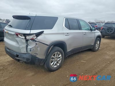 Trzecie zdjęcie samochodu z tyłu: 2018 CHEVROLET TRAVERSE LS VIN:1GNERFKW4JJ281092 - miniatura