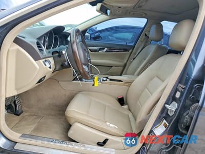 Zdjęcie 7 z 12 samochodu: 2014 MERCEDES-BENZ C 250 VIN:WDDGF4HB4EA961184 - miniatura