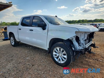 Czwarte zdjęcie samochodu z boku: 2024 CHEVROLET SILVERADO K1500 CUSTOM VIN:3GCPDBEK4RG188412 - miniatura