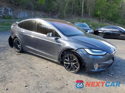 Czwarte zdjęcie samochodu z boku: 2016 TESLA MODEL X VIN:5YJXCBE25GF016220 - miniatura