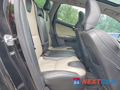 Zdjęcie 10 z 12 samochodu: 2017 VOLVO XC60 T5 DYNAMIC VIN:YV440MDRXH2035739 - miniatura