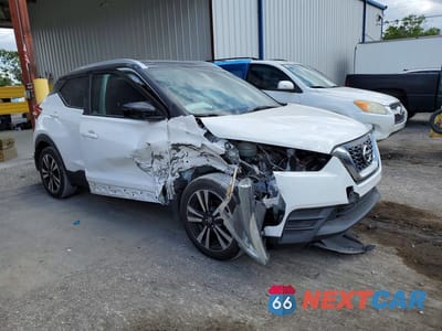 Czwarte zdjęcie samochodu z boku: 2019 NISSAN KICKS SV VIN:3N1CP5CU8KL565450 - miniatura