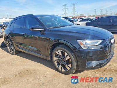 Czwarte zdjęcie samochodu z boku: 2021 AUDI E-TRON PREMIUM VIN:WA1AAAGE6MB024011 - miniatura