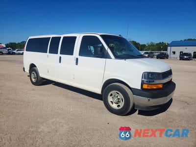 Czwarte zdjęcie samochodu z boku: 2017 CHEVROLET EXPRESS G3500 LT VIN:1GAZGPFG0H1137390 - miniatura