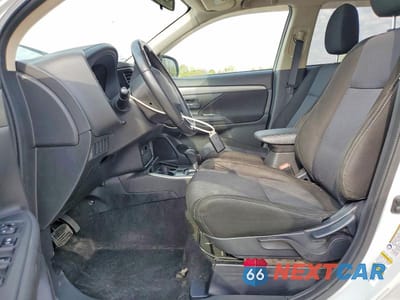 Zdjęcie 7 z 13 samochodu: 2017 MITSUBISHI OUTLANDER SE VIN:JA4AZ3A36HZ050844 - miniatura