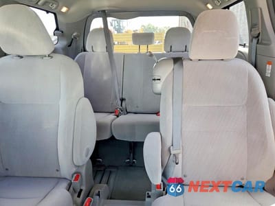 Zdjęcie 10 z 12 samochodu: 2016 TOYOTA SIENNA LE 8-PASSENGER VIN:5TDKK3DC3GS692481 - miniatura