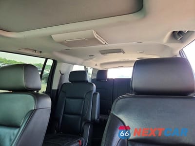 Zdjęcie 10 z 14 samochodu: 2019 CHEVROLET SUBURBAN K1500 LT VIN:1GNSKHKCXKR148090 - miniatura