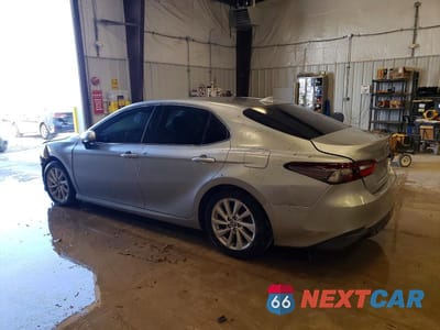 Drugie zdjęcie samochodu z przodu: 2022 TOYOTA CAMRY LE VIN:4T1C11AK2NU632249 - miniatura