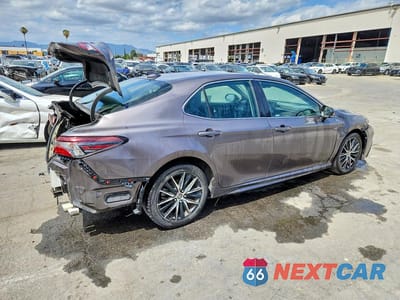 Trzecie zdjęcie samochodu z tyłu: 2022 TOYOTA CAMRY SE VIN:4T1G11AK5NU648799 - miniatura