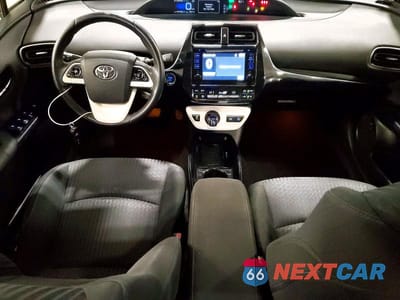 Zdjęcie 8 z 13 samochodu: 2017 TOYOTA PRIUS THREE VIN:JTDKARFU4H3046655 - miniatura