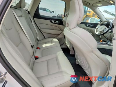 Zdjęcie 10 z 11 samochodu: 2022 VOLVO XC60 B5 MOMENTUM VIN:YV4L12RK4N1050893 - miniatura