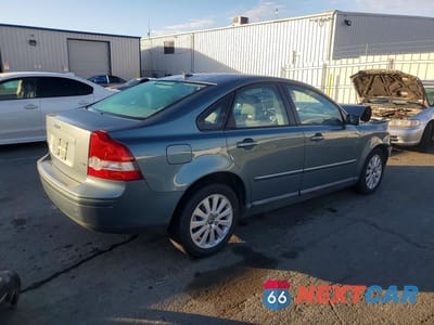 Trzecie zdjęcie samochodu z tyłu: 2005 VOLVO S40 2.4I VIN:YV1MS390952051860 - miniatura