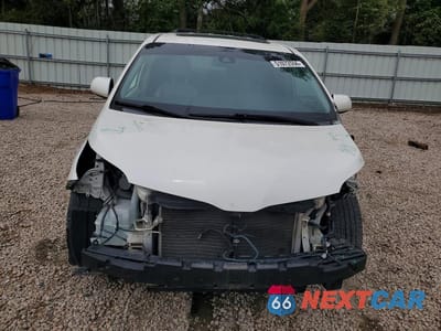 Piąte zdjęcie samochodu w środku: 2019 TOYOTA SIENNA XLE 8-PASSENGER VIN:5TDYZ3DC8KS982648 - miniatura