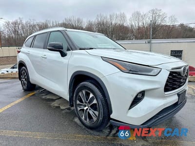 Czwarte zdjęcie samochodu z boku: 2023 TOYOTA HIGHLANDER XLE VIN:5TDKDRBH0PS005064 - miniatura