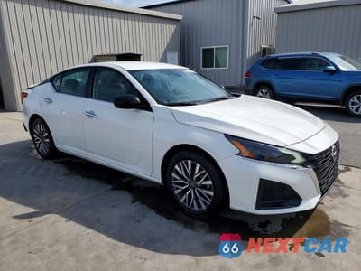 Czwarte zdjęcie samochodu z boku: 2025 NISSAN ALTIMA SV VIN:1N4BL4DV7SN372315 - miniatura